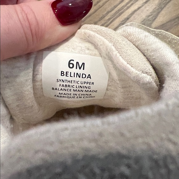 Chic Lace Women's Sneakers in Cream - Picture 3 of 4